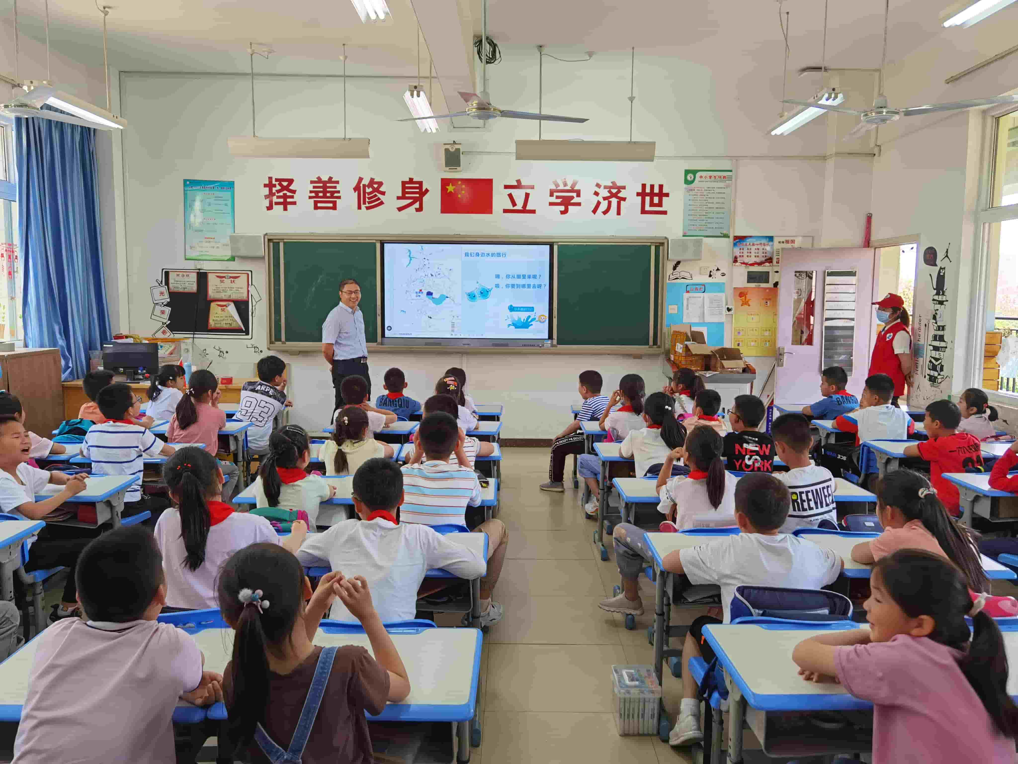 2021年6月4日，東華科技志愿團隊槍王一六八玫瑰園小學開展“青春志愿行，環保進課堂”活動（2）