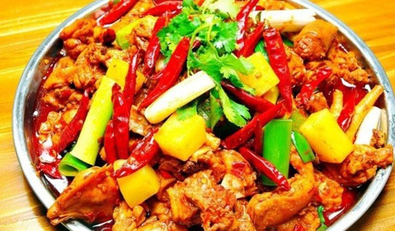 地方特色美食新疆大盤雞，好吃不好吃你說了算 