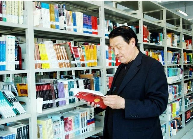 第二屆中國當(dāng)代實(shí)力派優(yōu)秀作家 房國東 