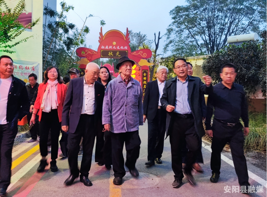 河南安陽：全國著名作家看杜莊 