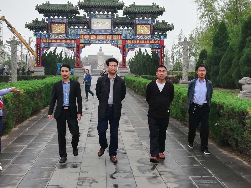 北京寫(xiě)作學(xué)會(huì)文化藝術(shù)促進(jìn)會(huì)執(zhí)行主席林臏一行到比干廟調(diào)研